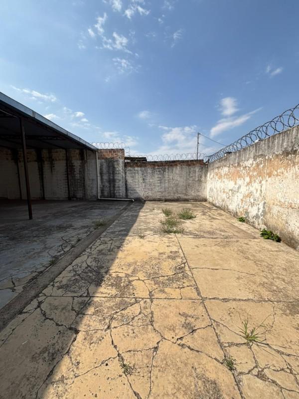 Galpão, Nova Floresta, 0 Quarto, 20 Vagas