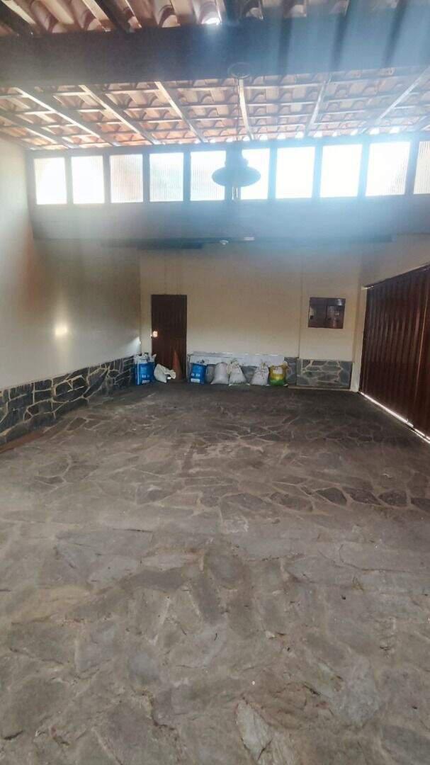 Casa, Centro, 4 Quartos, 5 Vagas, 1 Suíte