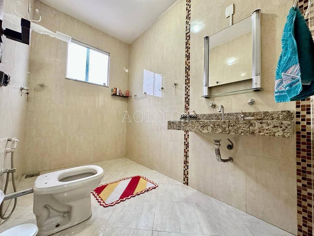 Casa, Cabral, 4 Quartos, 0 Vaga, 1 Suíte