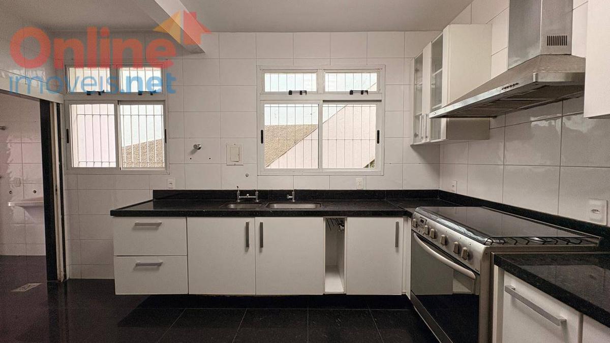 Casa, Vila Paris, 4 Quartos, 0 Vaga, 2 Suítes