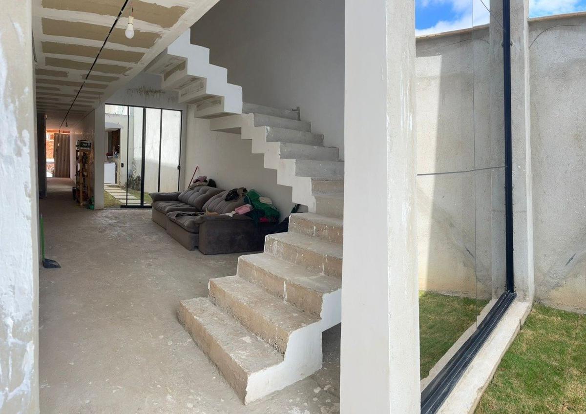 Casa, Trevo, 5 Quartos, 4 Vagas, 2 Suítes