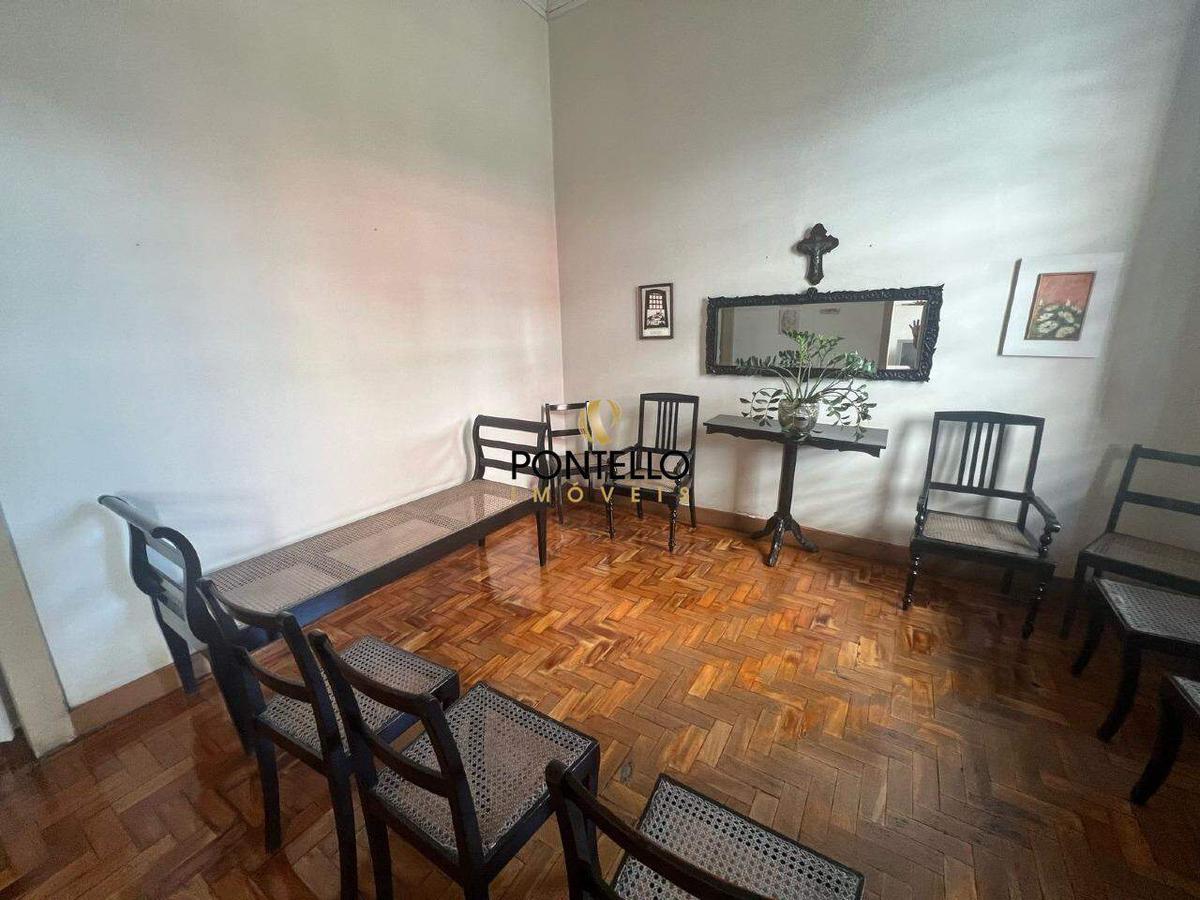 Casa, Centro, 6 Quartos, 0 Vaga, 1 Suíte