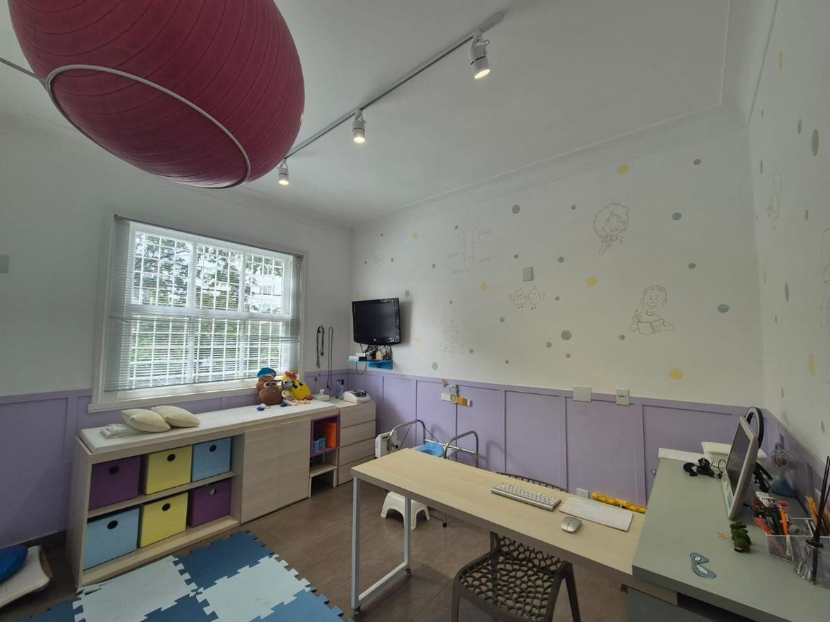 Casa, Funcionários, 5 Quartos, 2 Vagas, 1 Suíte