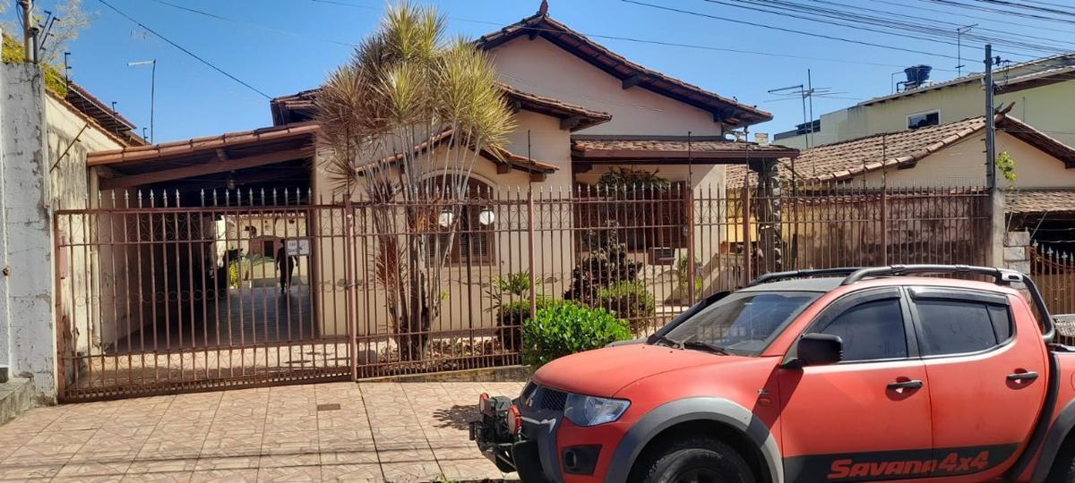 Casa, Arvoredo, 3 Quartos, 6 Vagas, 1 Suíte