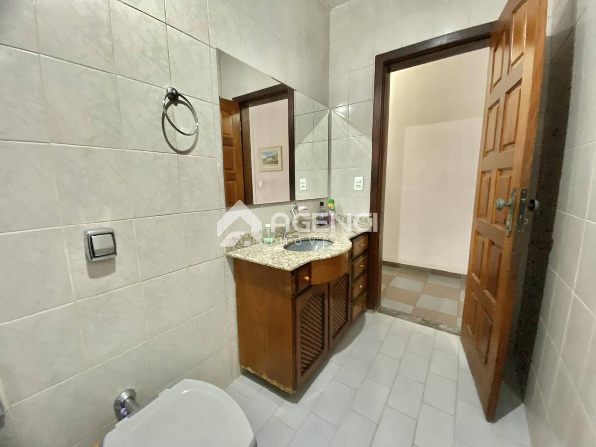 Casa, Camargos, 3 Quartos, 0 Vaga, 1 Suíte