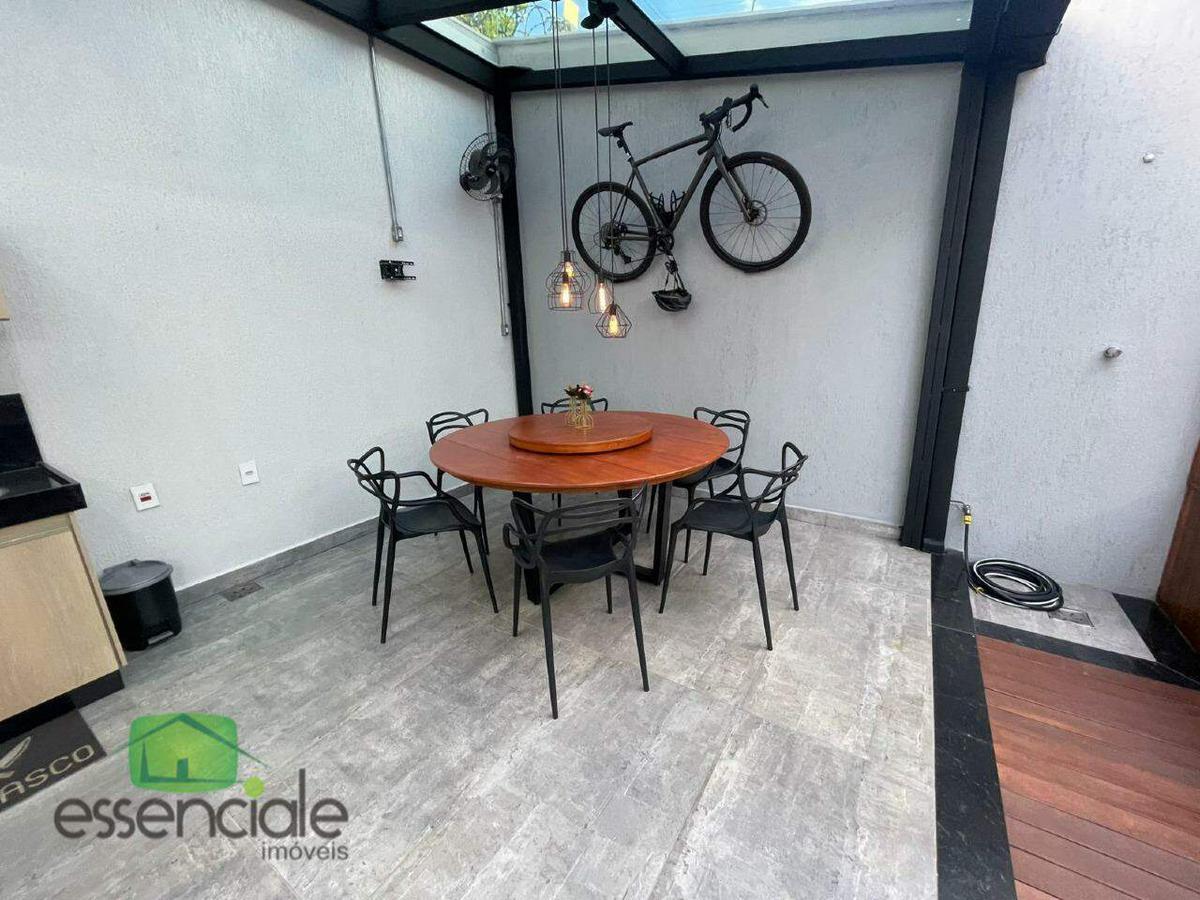 Casa, Europa, 3 Quartos, 3 Vagas, 1 Suíte