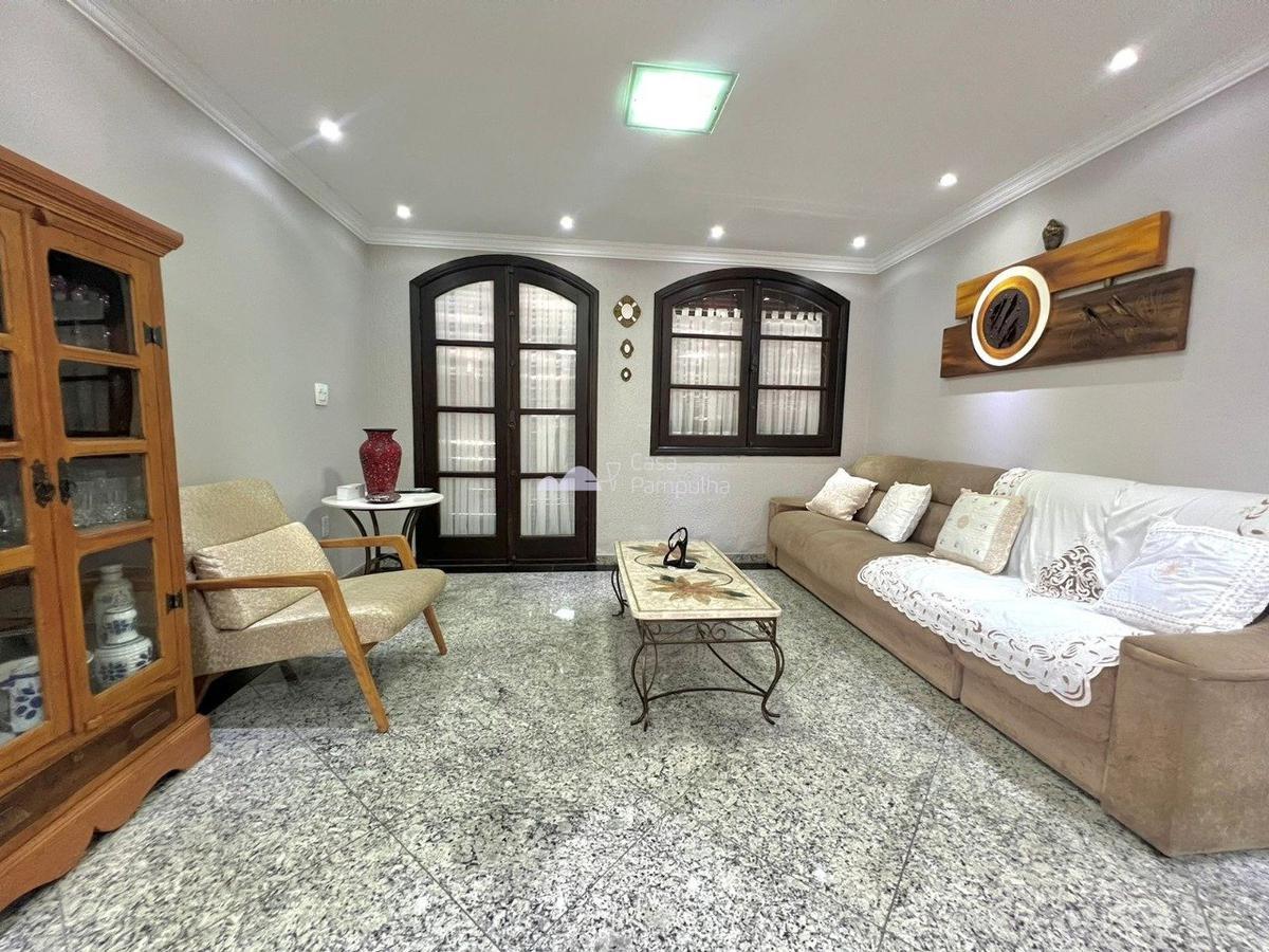 Casa, Planalto, 6 Quartos, 4 Vagas, 2 Suítes