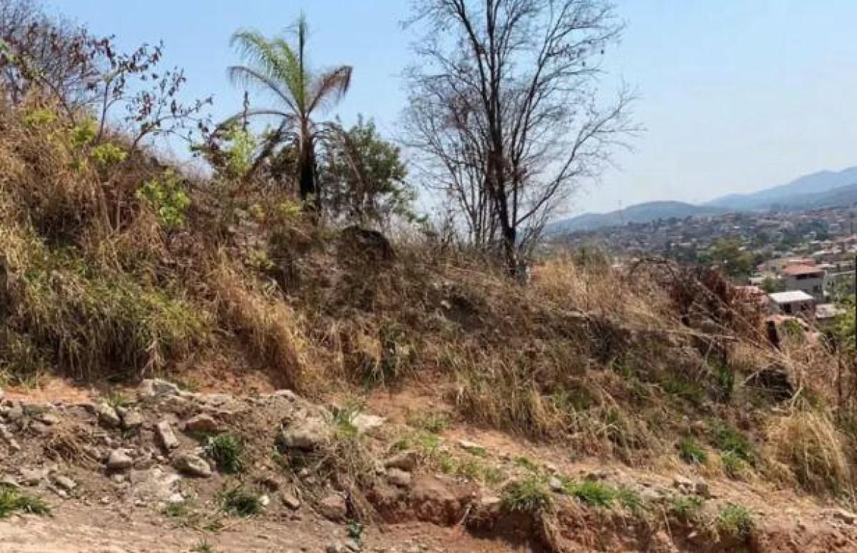 Lote, Duque de Caxias, 0 Quarto, 0 Vaga