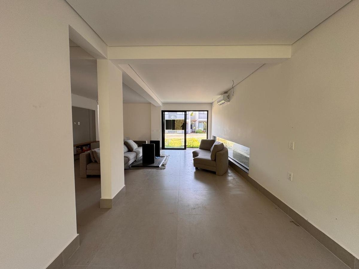 Casa, Garças, 3 Quartos, 2 Vagas, 1 Suíte