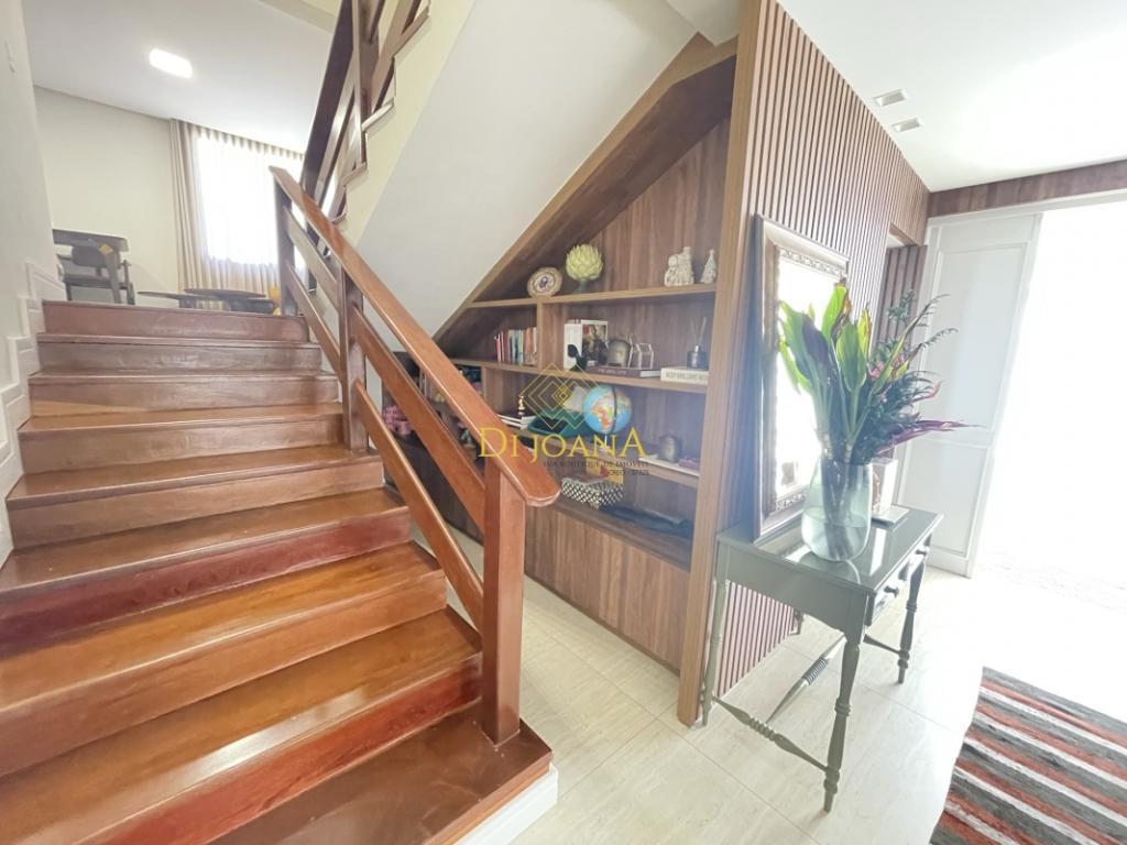 Casa, Ingá Alto, 4 Quartos, 8 Vagas, 4 Suítes