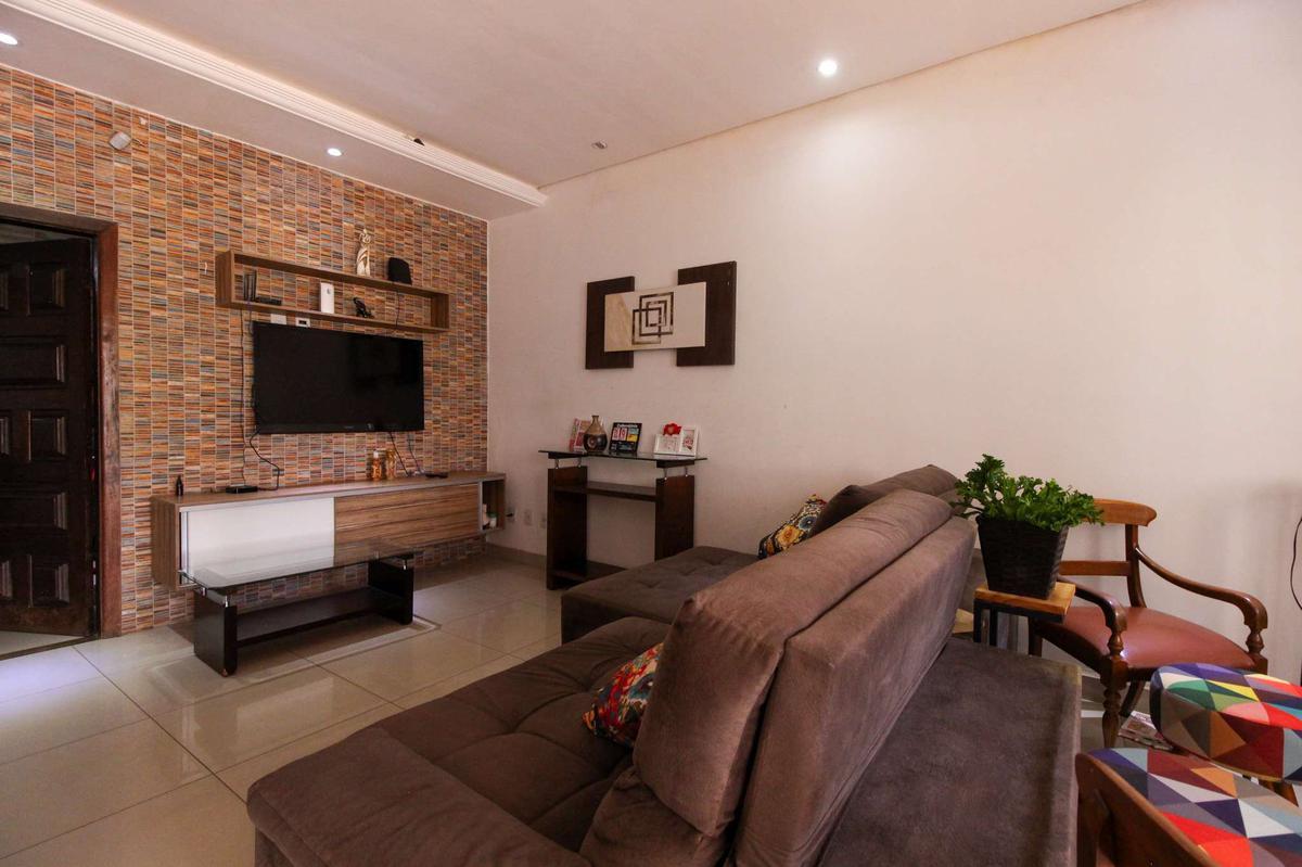 Casa, Horto, 6 Quartos, 2 Vagas, 5 Suítes