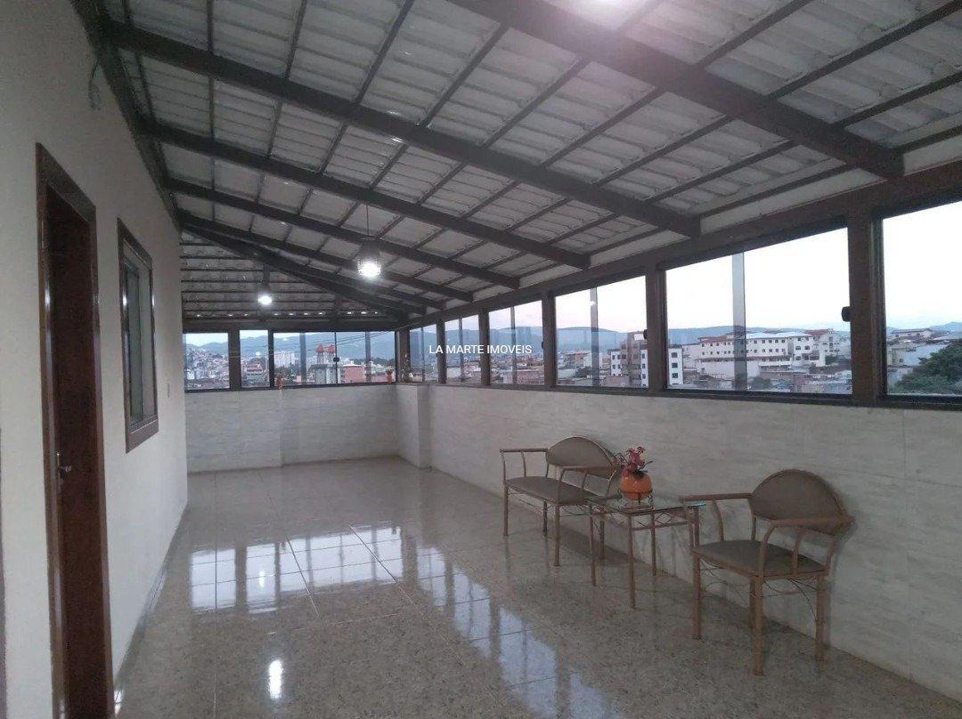 Casa, Industrial, 4 Quartos, 2 Vagas, 1 Suíte