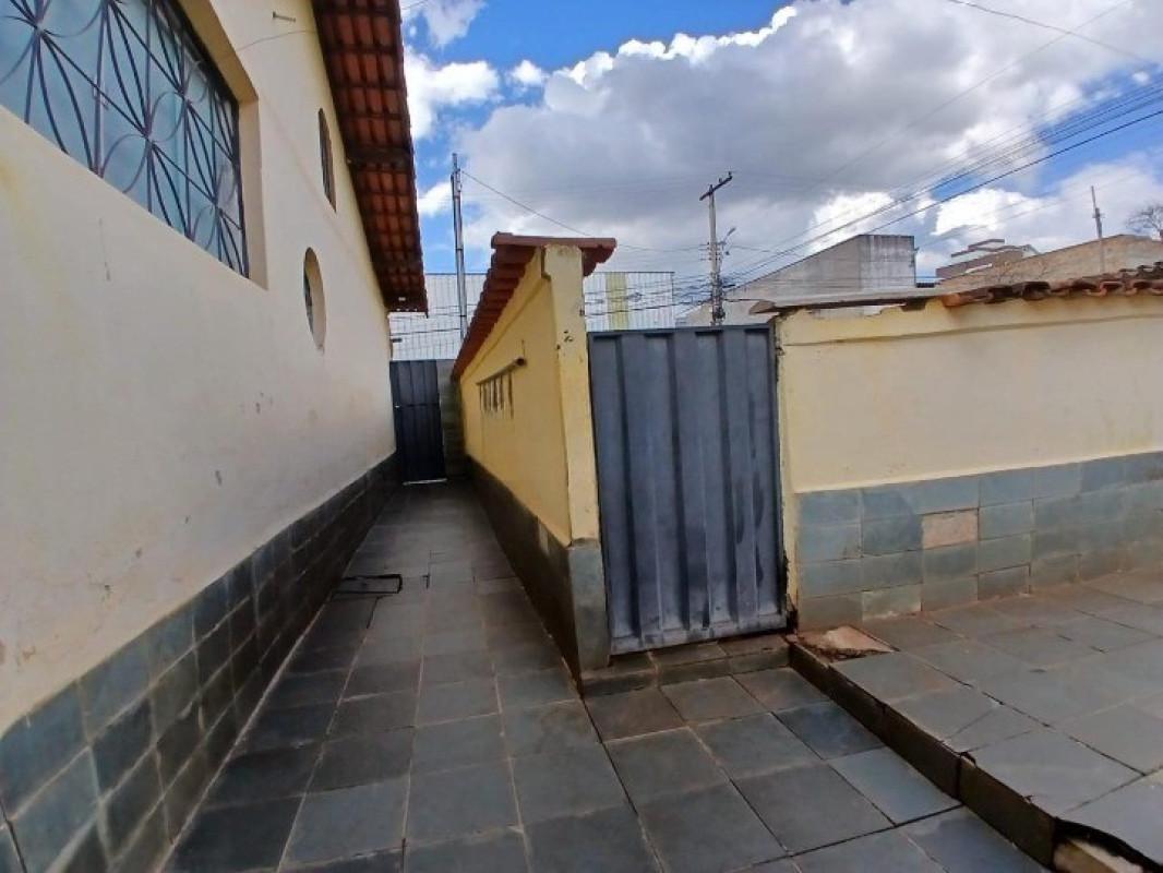 Casa, Milionários, 2 Quartos, 1 Vaga, 1 Suíte