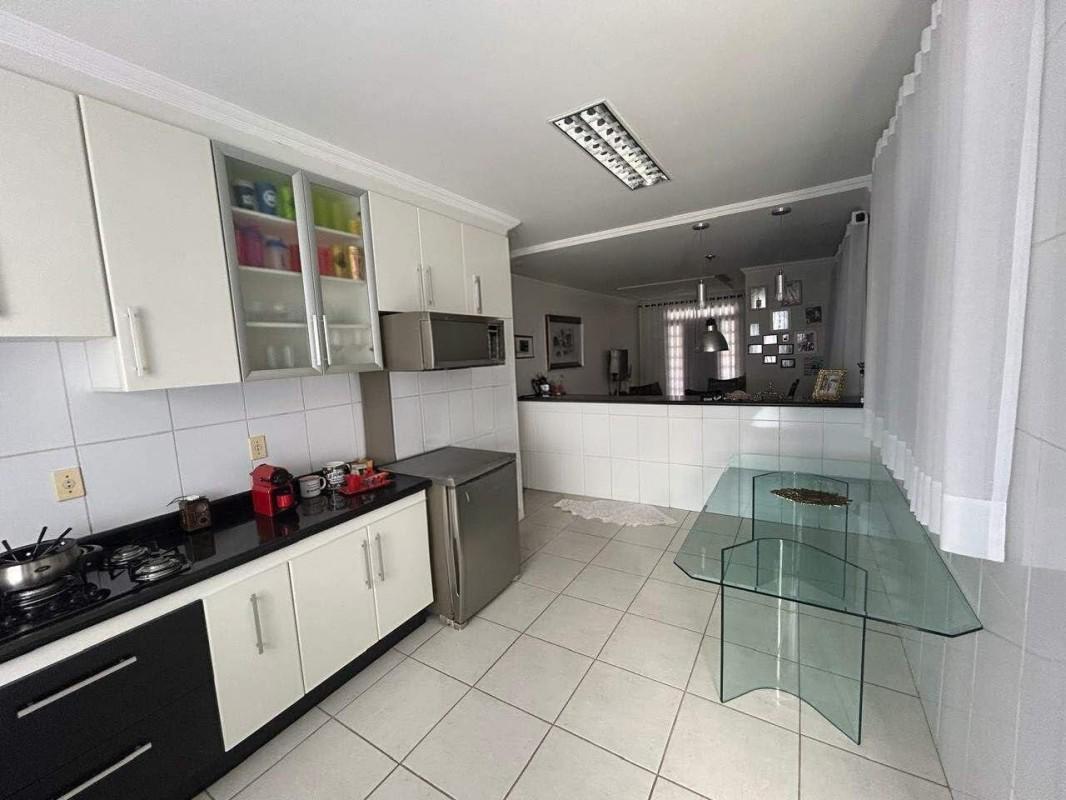 Casa, Eldorado, 3 Quartos, 6 Vagas, 1 Suíte