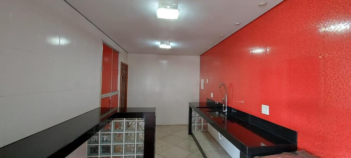 Casa, Trevo, 5 Quartos, 8 Vagas, 1 Suíte