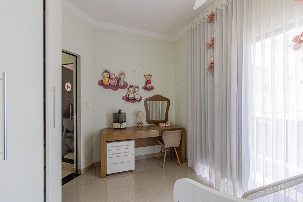 Casa, Granja Ouro Branco, 3 Quartos, 10 Vagas, 1 Suíte