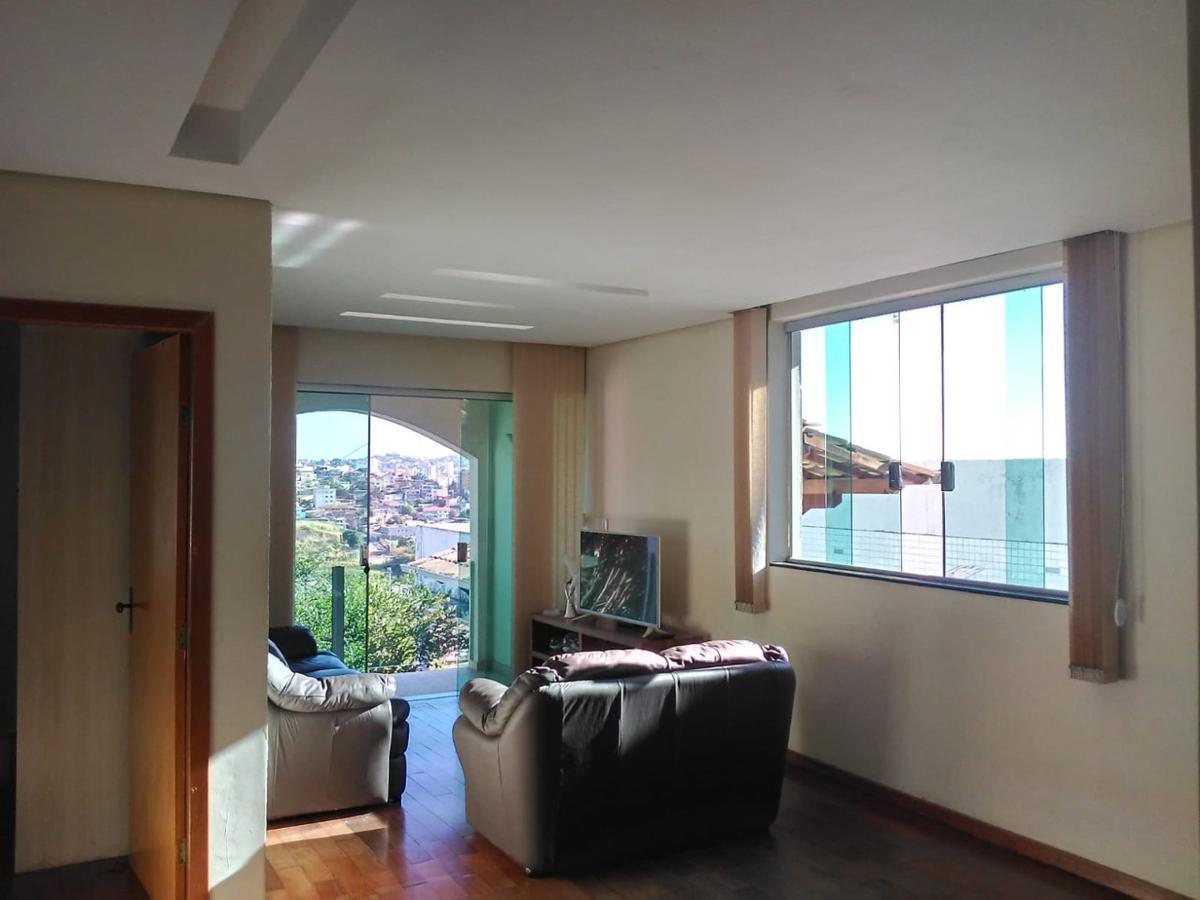 Casa, Fernão Dias, 3 Quartos, 5 Vagas, 1 Suíte