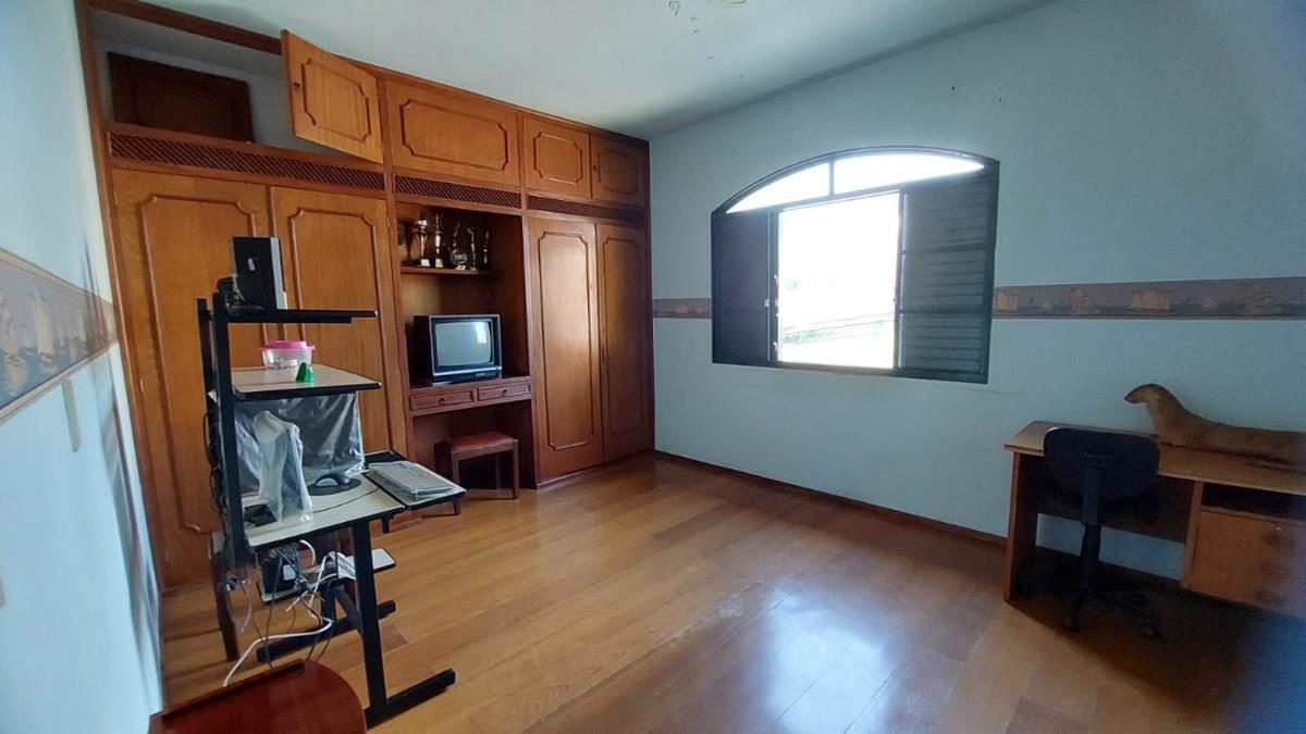 Casa, Vila Martins, 4 Quartos, 5 Vagas, 1 Suíte