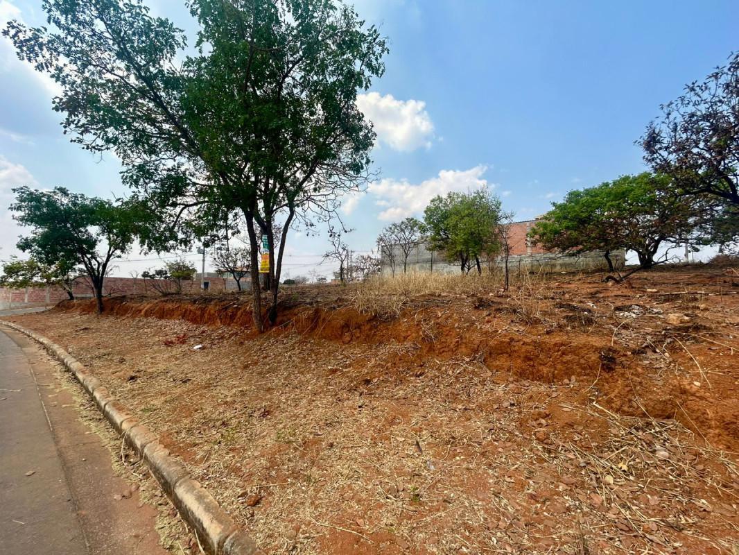 Lote, Vila dos Ipês, 0 Quarto, 0 Vaga