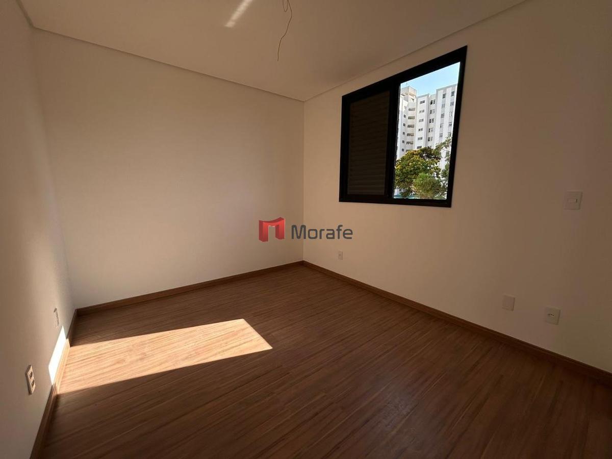 Apartamento, Sagrada Família, 4 Quartos, 2 Vagas, 1 Suíte