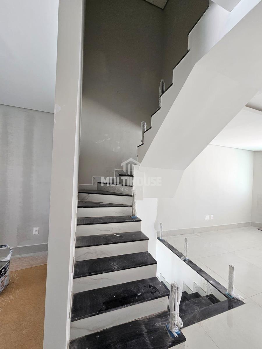 Casa, Santa Branca, 3 Quartos, 2 Vagas, 1 Suíte