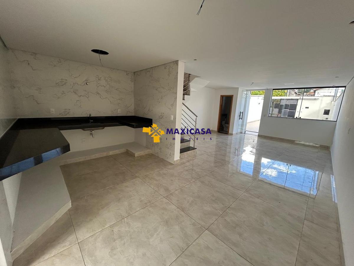 Casa, Santa Branca, 3 Quartos, 2 Vagas, 1 Suíte