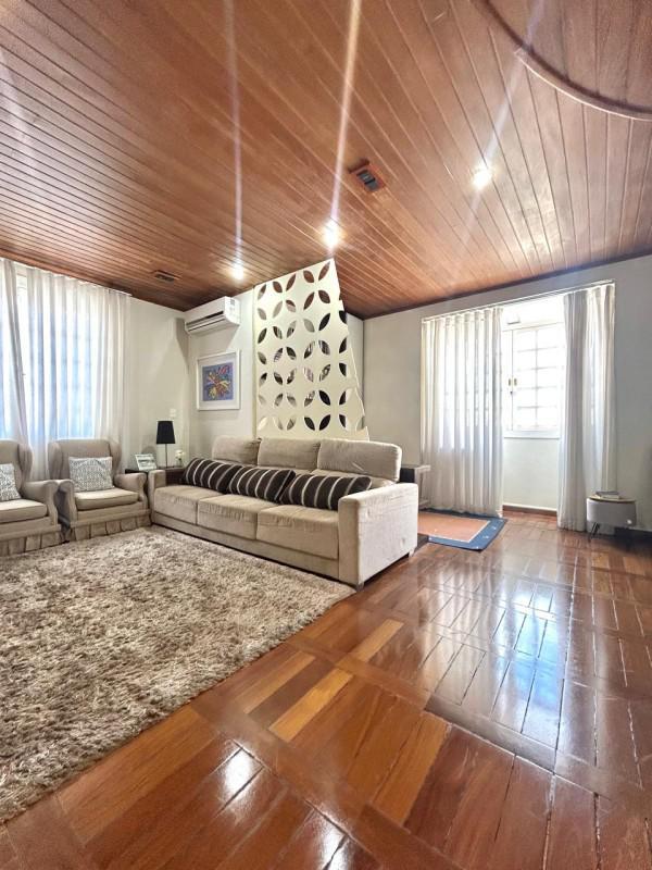 Casa, Castelo, 4 Quartos, 3 Vagas, 1 Suíte