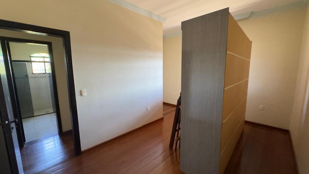 Casa, Bom Sossego, 5 Quartos, 8 Vagas, 2 Suítes
