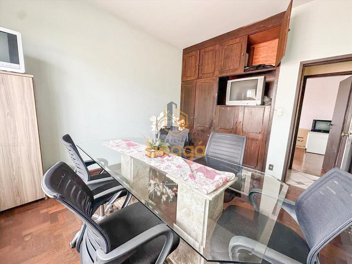 Casa, Califórnia, 4 Quartos, 8 Vagas, 1 Suíte