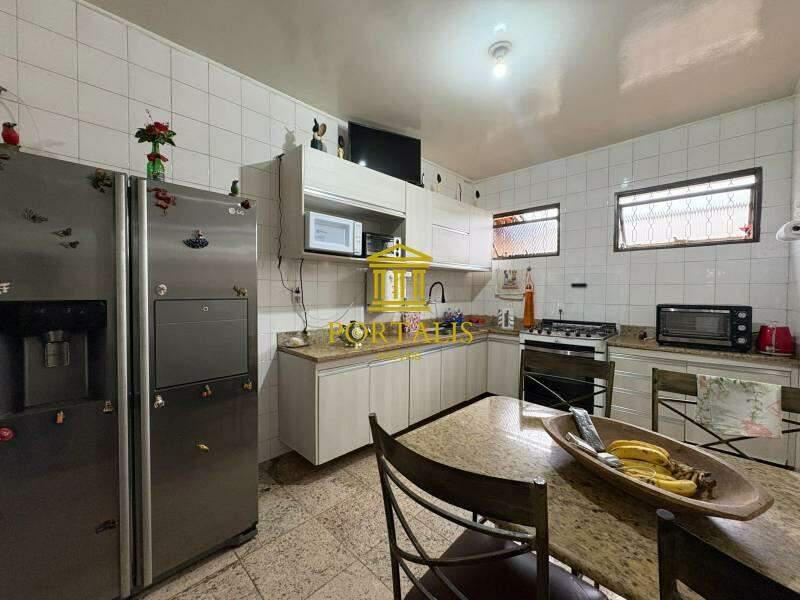Casa, Dona Clara, 3 Quartos, 4 Vagas, 1 Suíte