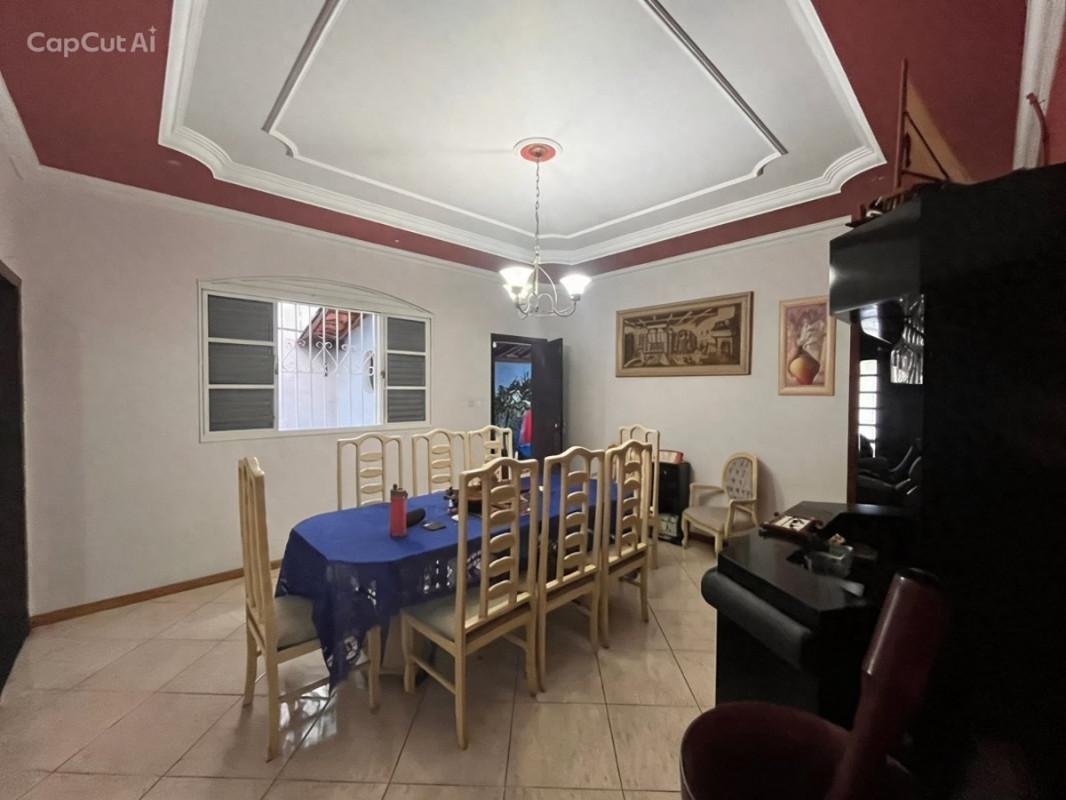 Casa, Castelo, 3 Quartos, 4 Vagas, 1 Suíte