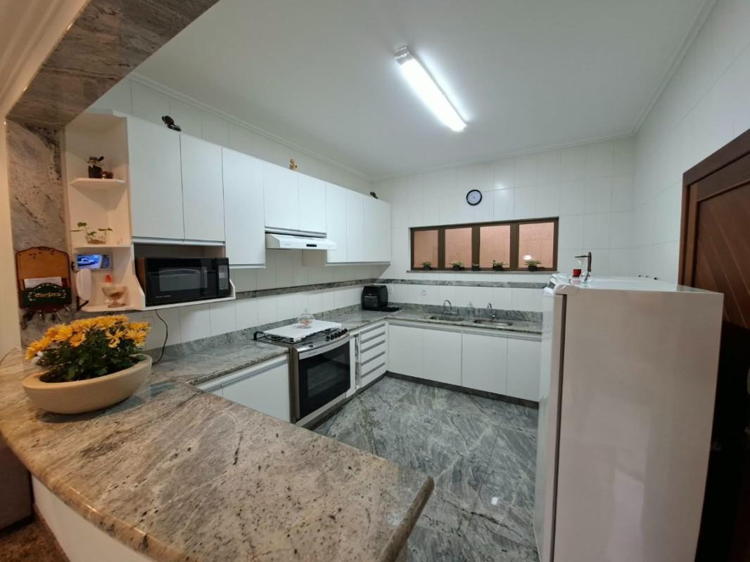 Casa, Itapoã, 4 Quartos, 2 Vagas, 1 Suíte