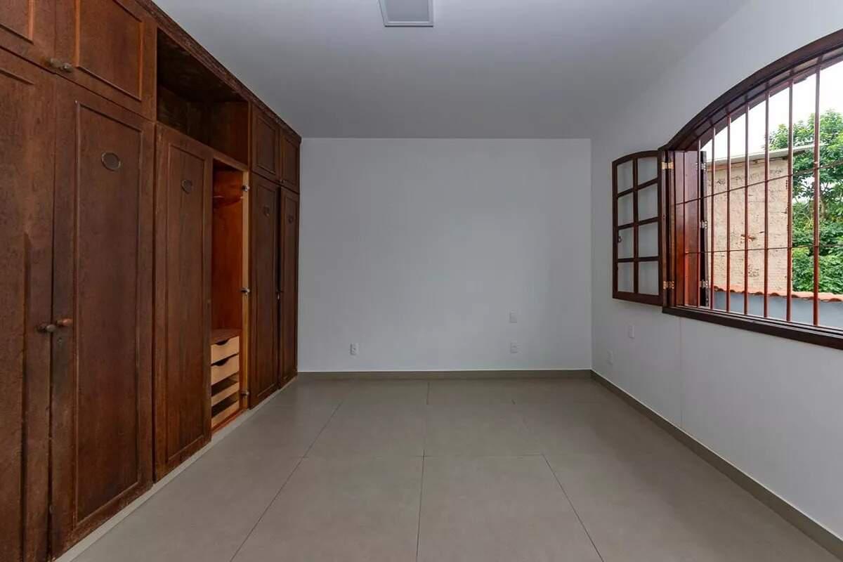 Casa, Palmeiras, 4 Quartos, 8 Vagas, 1 Suíte