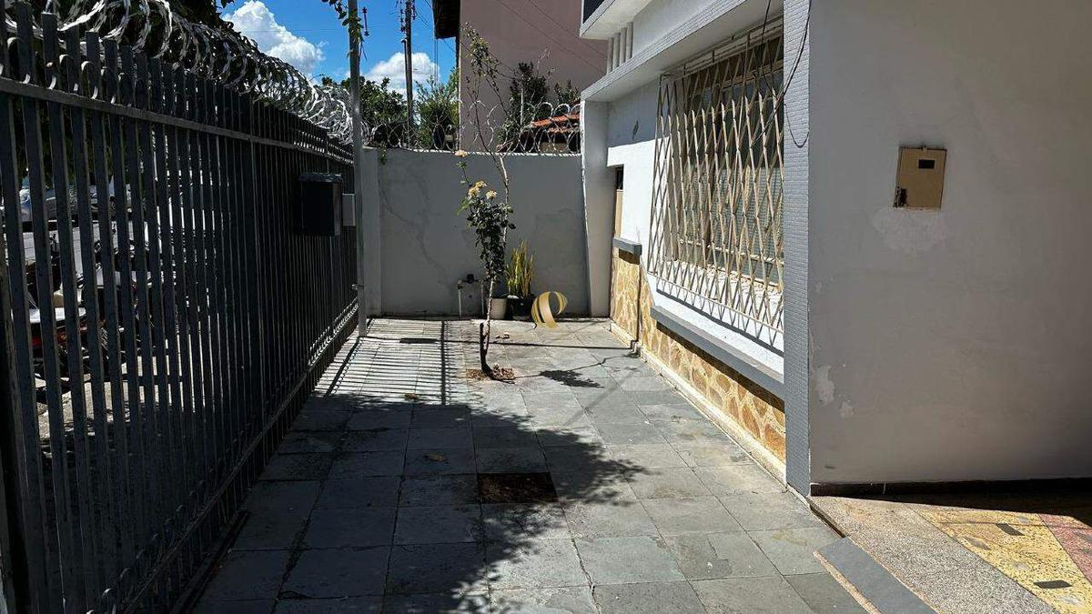 Casa, Centro, 4 Quartos, 2 Vagas, 1 Suíte