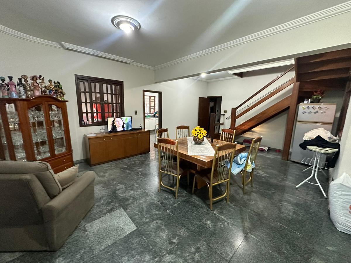 Casa, Santa Cruz, 4 Quartos, 4 Vagas, 2 Suítes