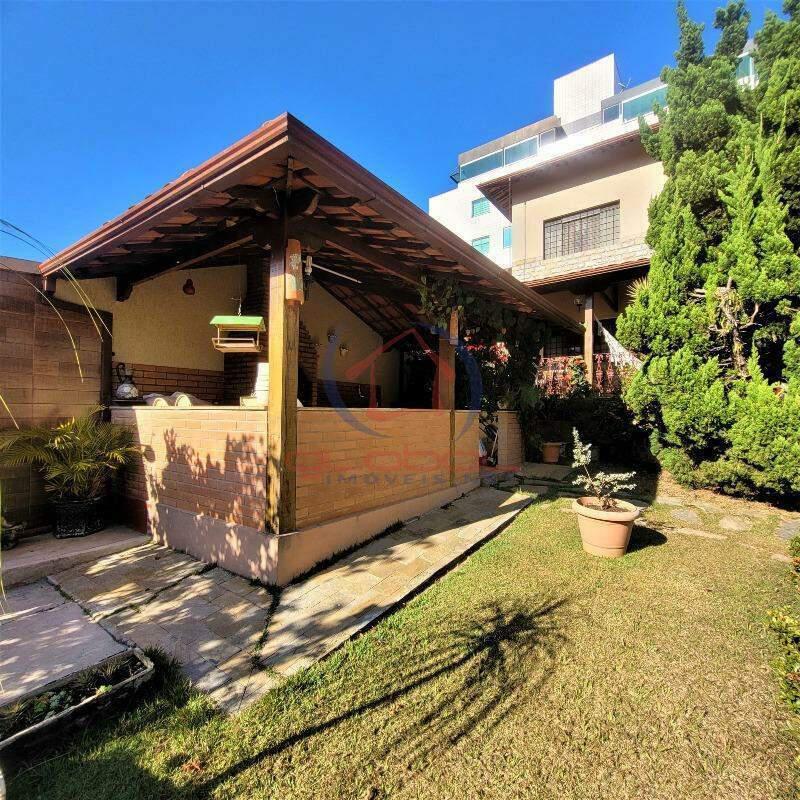 Casa, Castelo, 4 Quartos, 5 Vagas, 1 Suíte