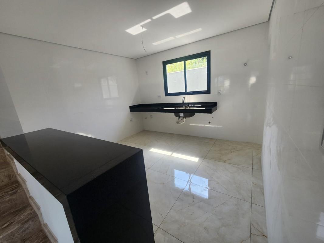 Casa, Cabral, 3 Quartos, 4 Vagas, 1 Suíte