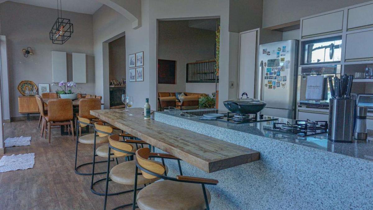 Casa, Alphaville - Lagoa dos Ingleses, 4 Quartos, 3 Vagas, 4 Suítes