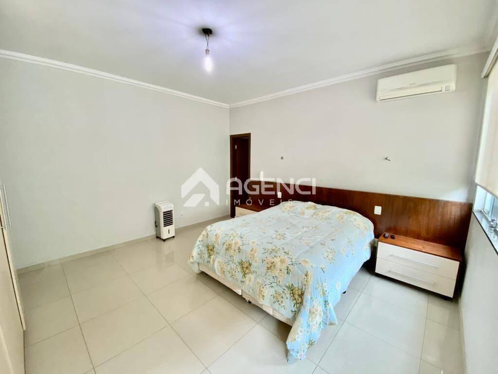 Casa, Cabral, 3 Quartos, 0 Vaga, 1 Suíte