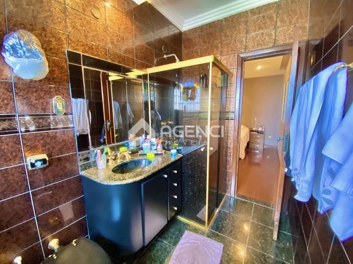 Casa, Camargos, 5 Quartos, 0 Vaga, 1 Suíte