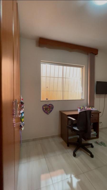 Casa, Castelo, 4 Quartos, 3 Vagas, 1 Suíte