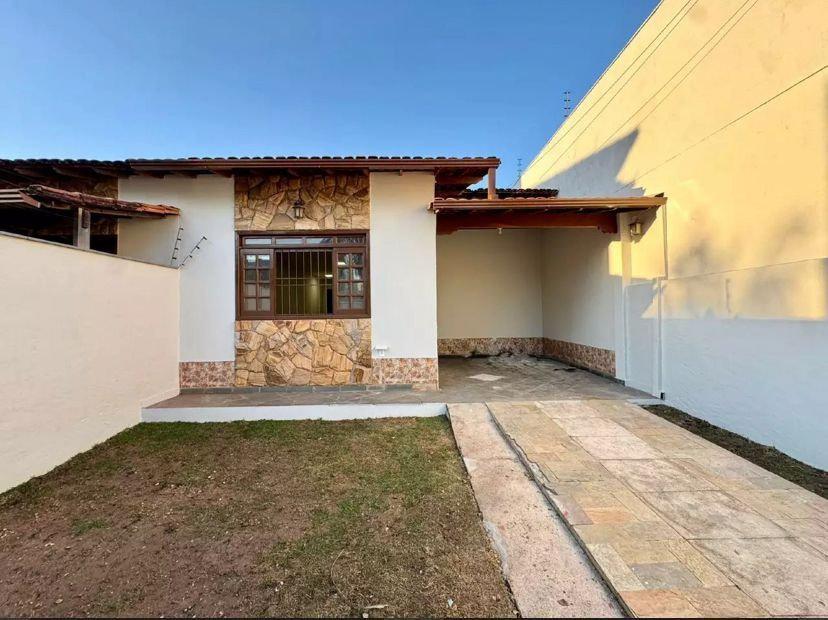 Casa, Castelo, 4 Quartos, 3 Vagas, 1 Suíte