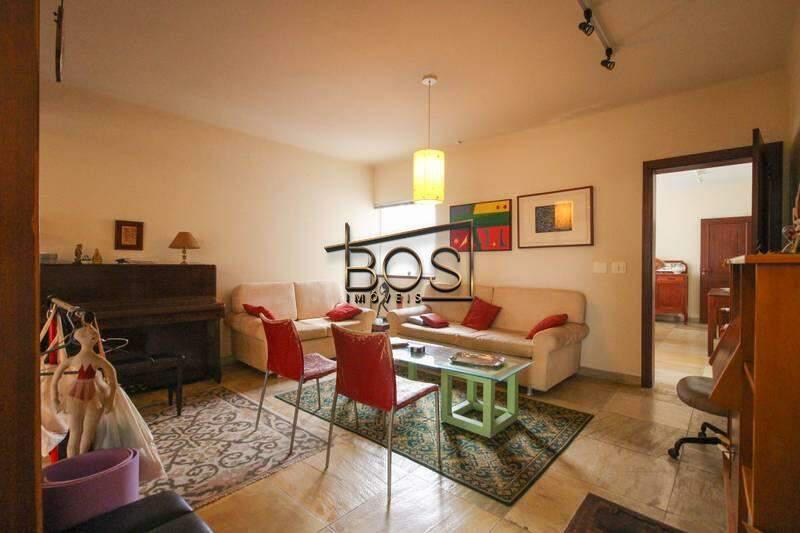 Casa, Serra, 4 Quartos, 5 Vagas, 1 Suíte