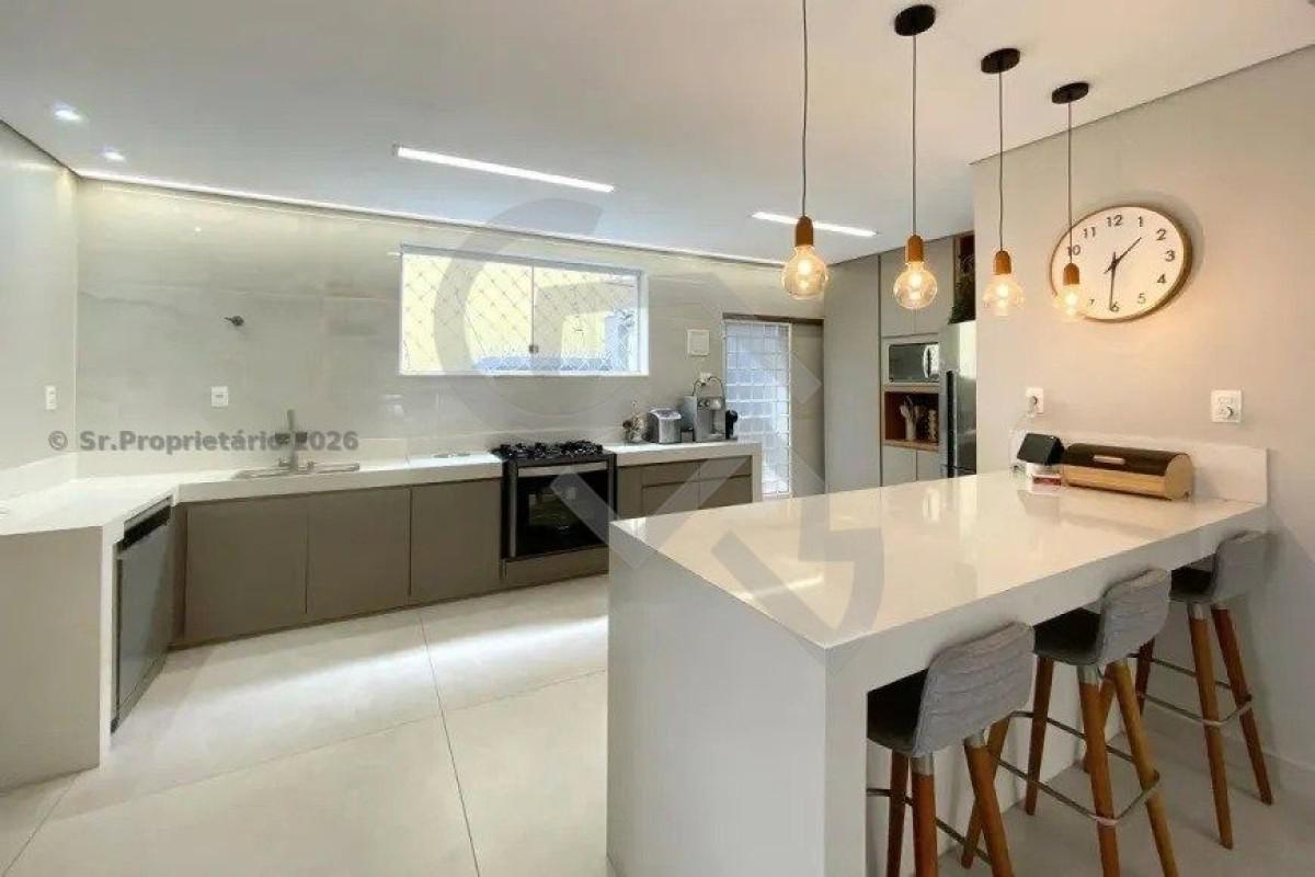 Casa, Colégio Batista, 4 Quartos, 3 Vagas, 2 Suítes