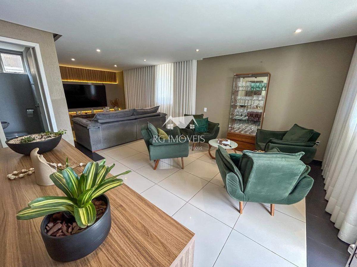 Casa, Santa Cruz Industrial, 4 Quartos, 4 Vagas, 2 Suítes