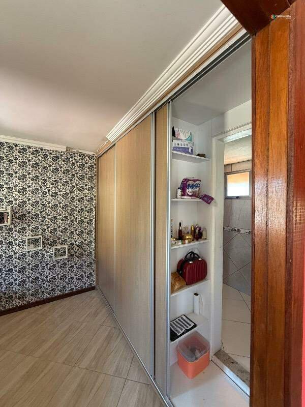 Casa, Monte Carlo, 5 Quartos, 2 Vagas, 1 Suíte