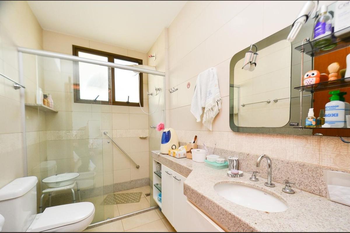 Casa, Comiteco, 4 Quartos, 10 Vagas, 4 Suítes