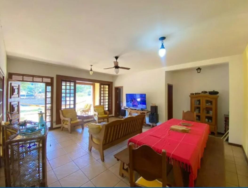 Casa, Braúnas, 4 Quartos, 5 Vagas, 1 Suíte