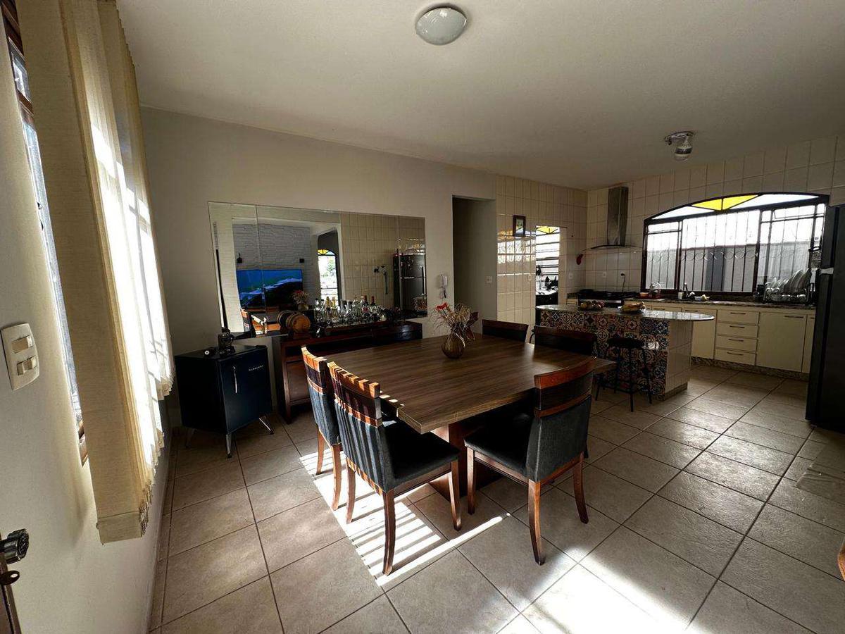 Casa, Nova Granada, 5 Quartos, 6 Vagas, 1 Suíte