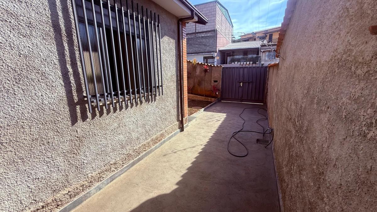 Casa, Santa Mônica, 2 Quartos, 2 Vagas